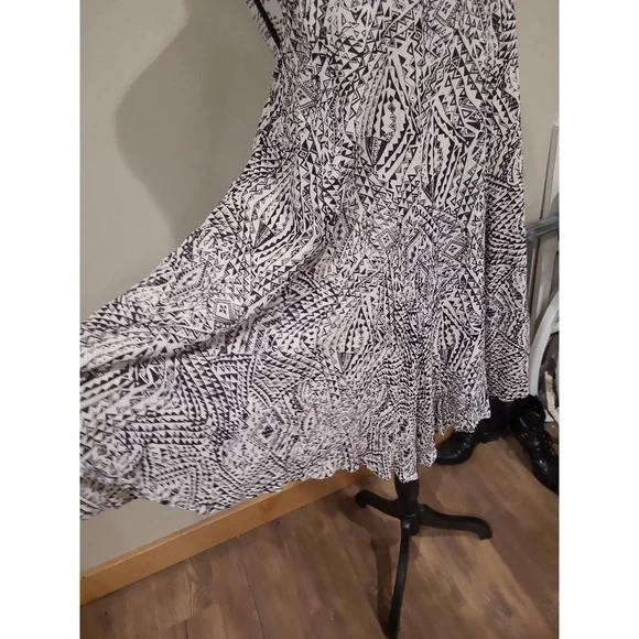 QED London abstract black white.strappy flowy dress festival boho Women SZ M - Picture 3 of 12